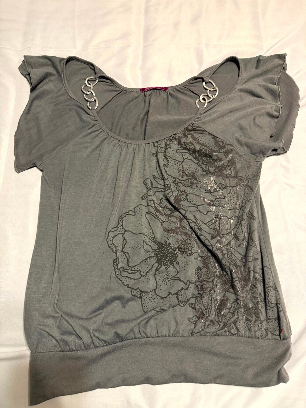 Julies Closet Gray Graphic Top Large Y2K Chain Ring Flutter Sleeve Tunic